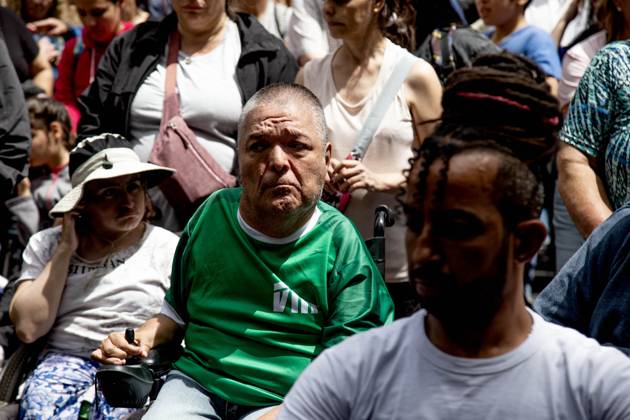 October 22, 2025, Buenos Aires, Buenos Aires, Argentina: The Disability collective is marching from the National Congress to the Ministry of Health, demanding that Milei s government comply with the Emergency Disability Law. Buenos Aires Argentina - ZUMAr233 20251022_zip_r233_006 Copyright: xMatiasxRosinganax