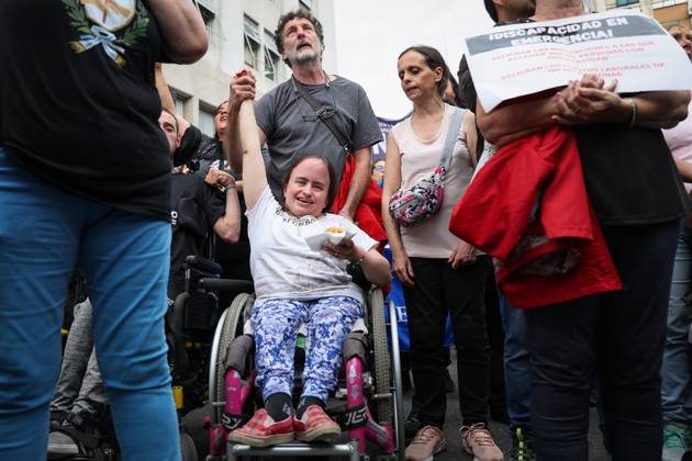 October 22, 2025, Buenos Aires, Buenos Aires, Argentina: Young person with a disability smiles near the National Ministry of Health during the demonstration calling for enforcement of the Disability Emergency Law. Buenos Aires Argentina - ZUMAp265 20251022_zip_p265_010 Copyright: xDelfinaxCorberaxPix