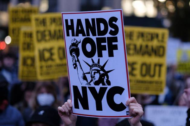 October 22, 2025, New York, New York, USA: A protester holds a sign saying â€oeHANDS OFF NYC†during an anti-ICE demonstration at Foley Square, in New York, on Wednesday, Oct. 22, 2025. This response comes after more than 50 federal agents arrested immigrant vendors at Canal Street, lower Manhattan, on Tuesday. New York USA - ZUMAs368 20251022_zip_s368_004 Copyright: xMarcoxPostigoxStorelx