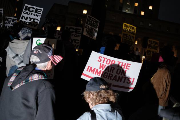 October 22, 2025, New York, New York, USA: A protester hold a sign saying â€oeStop The War On Immigrants†during a demonstration at Foley Square, in New York, on Wednesday, Oct. 22, 2025. This response comes after more than 50 federal agents arrested immigrant vendors at Canal Street, lower Manhattan, on Tuesday. New York USA - ZUMAs368 20251022_zip_s368_010 Copyright: xMarcoxPostigoxStorelx