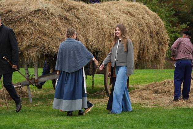 Spanish King Felipe VI and Queen Letizia with Princess of Asturias Leonor de Borbon during a visit to Valdesoto Siero as winner of the 36th annual Exemplary Village of Asturias Awards, Spain, on Saturday 25 October 202 Cordon Press