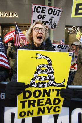 October 25, 2025, New York City, New York, USA: A woman holds a sign that says Don t Tread on NYC during a Hands Off NYC rally outside of Trump Tower on October 25, 2025. Some women wore polka dots in honor of a protestor who confronted ICE agents and tank vehicles. The peaceful rally drew a handful of Trump supporters. New York City USA - ZUMAk45_ 20251025_zaf_k45_016 Copyright: xKristaxKennellx
