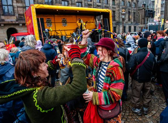 October 25, 2025, Amsterdam, North Holland, Netherlands: People are dancing during one of the performances. ADEV (Amsterdam Danst Ergens Voor), in English Amsterdam Dances For A Cause , organized for the 13th time its annual demonstration for squatting, free spaces, and affordable housing in the city. People danced, accompanied by large trucks and loud music systems, to reclaim more free spaces in the city. Amsterdam Netherlands - ZUMAs197 20251025_aaa_s197_443 Copyright: xAnaxFernandezx