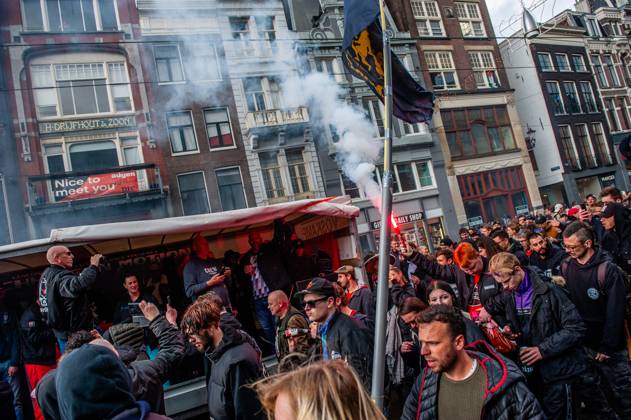 October 25, 2025, Amsterdam, North Holland, Netherlands: People are dancing hakken , a famous dance from the Dutch hardcore and gabber scene. ADEV (Amsterdam Danst Ergens Voor), in English Amsterdam Dances For A Cause , organized for the 13th time its annual demonstration for squatting, free spaces, and affordable housing in the city. People danced, accompanied by large trucks and loud music systems, to reclaim more free spaces in the city. Amsterdam Netherlands - ZUMAs197 20251025_aaa_s197_452 Copyright: xAnaxFernandezx