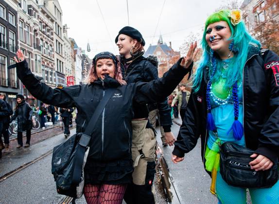 October 25, 2025, Amsterdam, North Holland, Netherlands: A group of women is posing for the media while dancing. ADEV (Amsterdam Danst Ergens Voor), in English Amsterdam Dances For A Cause , organized for the 13th time its annual demonstration for squatting, free spaces, and affordable housing in the city. People danced, accompanied by large trucks and loud music systems, to reclaim more free spaces in the city. Amsterdam Netherlands - ZUMAs197 20251025_aaa_s197_459 Copyright: xAnaxFernandezx