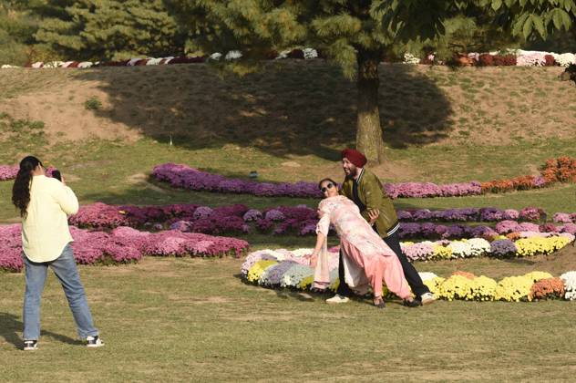 October 27, 2025, Srinagar, Jammu And Kashmir, India: People take pictures inside the newly opened Chrysanthemum Garden at the Botanical Garden in Srinagar. The Chrysanthemum Garden in Srinagar, showcasing hundreds of blooming varieties, has begun drawing visitors and nature lovers amid the autumn season. The government-backed initiative aims to revive tourism in the Himalayan region following the deadly Pahalgam attack that claimed 26 lives. The vibrant display adds renewed charm to the city s landscape and highlights ongoing efforts to promote eco-tourism in Jammu and Kashmir. Srinagar India - ZUMAz120 20251027_zip_z120_020 Copyright: xBasitxZargarx