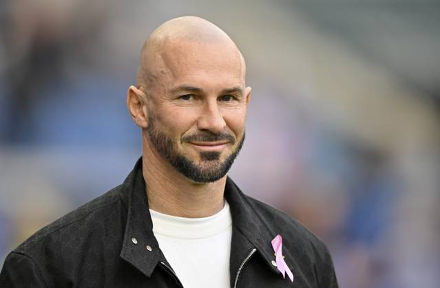 Trainer Coach Christian Ilzer TSG 1899 Hoffenheim Portrait, Schleife der Aktion gegen Brustkrebs, Breast Cancer Awareness Kampagne, PreZero Arena, Sinsheim, Baden-Württemberg, Deutschland Coach coach Christian Ilzer TSG 1899 Hoffenheim portrait, loop of action against breast cancer, breast cancer awareness campaign, PreZero Arena, Sinsheim, Baden-Württemberg, Germany Copyright: imageBROKER MichaelxWeber iblimw15479650