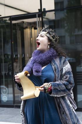 October 28, 2025, New York, New York, USA: A demonstrator wearing a crown dresses up as Queen Governor Hochul at a rally and picket against the Governor s recent climate policy announcement outside Hochul s New York City office in Midtown Manhattan. Climate activists say President Trump isn t a king and Governor Hochul isn t a Queen after she announced plans to delay the implementation of a state law set to begin January 1st that ends gas use in new construction. Demonstrators also denounce what they call the Governor s lurch to Trumpism for fast tracking the permitting for a fracked gas pipeline. The peaceful protest is organized by New York Communities For Change, Food and Water Watch NY and NYPIRG. New York USA - ZUMAr174 20251028_znp_r174_008 Copyright: xGinaxMxRandazzox