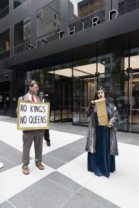 October 28, 2025, New York, New York, USA: Demonstrators wearing crowns dress up as King President Trump and Queen Governor Hochul and hold a sign that reads NO KINGS NO QUEENS at a rally and picket against the Governor s recent climate policy announcement outside Hochul s New York City office in Midtown Manhattan. Climate activists say President Trump isn t a king and Governor Hochul isn t a Queen after she announced plans to delay the implementation of a state law set to begin January 1st that ends gas use in new construction. Demonstrators also denounce what they call the Governor s lurch to Trumpism for fast tracking the permitting for a fracked gas pipeline. The peaceful protest is organized by New York Communities For Change, Fo - ZUMAr174 20251028_znp_r174_011 Copyright: xGinaxMxRandazzox