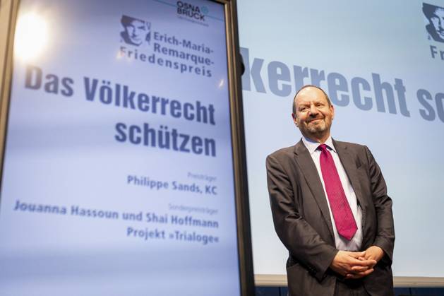 Festakt - 17. Erich-Maria-Remarque-Friedenspreis Preisträger Philippe Sands am 05.06.2025 in der OsnabrückHalle Osnabrück Niedersachsen Germany Copyright: xSwaantjexHehmannx