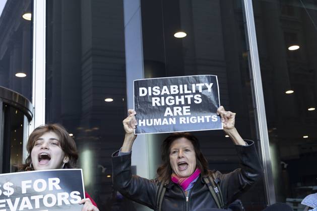 October 27, 2025, New York, New York, USA: Demonstrators calling for public transit accessibility via working elevators outside MTA (The Metropolitan Transportation Authority) headquarters in Lower Manhattan chant holding banners and signs that read DISABILITY RIGHTS ARE HUMAN RIGHTS. Members of the Rise and Resist Elevator Action Group, Disabled In Action of Metropolitan New York, Brooklyn Center for Independence.of the Disabled, ADAPT and supporters demand that the MTA settle an elevator maintenance court case, maintain the existing subway elevators, which breakdown regularly, and invest in accessible stations. New York USA - ZUMAr174 20251027_znp_r174_023 Copyright: xGinaxMxRandazzox