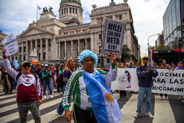 October 29, 2025, Buenos Aires, Buenosz Aires, argentina: Retiree carries sign that reads Milei vetoes with hatred .Every Wednesday since Milei took office, retirees have been demonstrating in front of the National Congress against Milei s austerity policies and the anti-protest protocol of Security Minister Patricia Bullrich. Buenos Aires argentina - ZUMAr233 20251029_zip_r233_010 Copyright: xMatiasxRosinganax