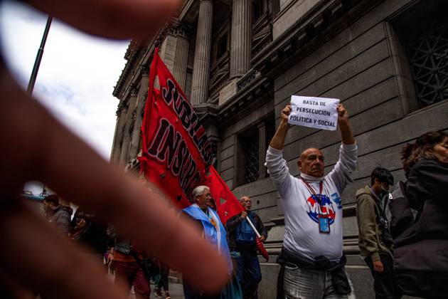 October 29, 2025, Buenos Aires, Buenos Aires, argentina: A retiree carries a sign that reads Stop political and social persecution . Every Wednesday since Milei took office, retirees have been demonstrating in front of the National Congress against Milei s austerity policies and the anti-protest protocol of Security Minister Patricia Bullrich. Buenos Aires argentina - ZUMAr233 20251029_zip_r233_014 Copyright: xMatiasxRosinganax