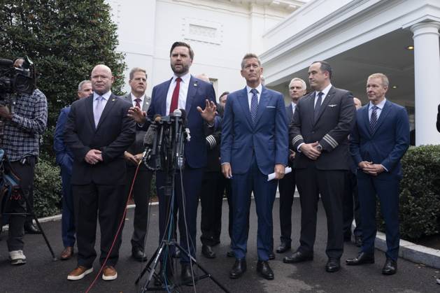 Vice President JD Vance gives remarks during a press conference with transportation and airline executives outside the West Wing of the White House in Washington, DC on Thursday, October 30, 2025. The Trump Administration is warning that as the government shutdown, now in its 30th day, drags on, it will have a worsening effect on airline travel delays. WASP20251030116 AaronxSchwartz