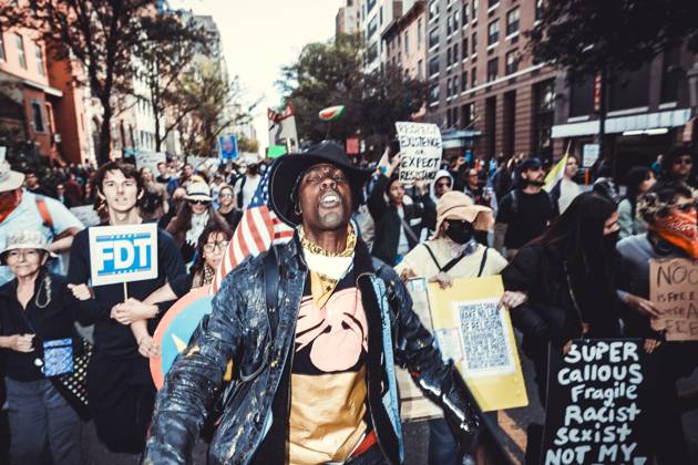October 18, 2025, New York, New York, USA: Protestors march during the second No Kings demonstration in downtown Manhattan. A reported 350,000 people attended this event. New York USA - ZUMAp287 20251018_znp_p287_001 Copyright: xFarhadxParsax