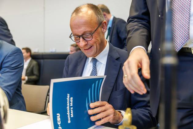Fraktionssitzung CDU CSU Bundeskanzler Friedrich Merz (CDU), bei einer Fraktionssitzung am 4.11.2025 in Berlin. Berlin Berlin Deutschland Bundestag