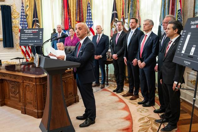 President Donald Trump makes an announcement on lowering drug prices President Donald Trump makes an announcement on lowering drug prices alongside pharmaceutical representatives and Cabinet members in the Oval Office, Thursday, November 6, 2025., Credit:Abe McNatt Avalon Copyright: xAbexMcNattx xAvalonx 1051128172