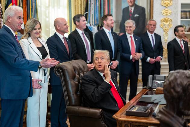 President Donald Trump makes an announcement on lowering drug prices President Donald Trump makes an announcement on lowering drug prices alongside pharmaceutical representatives and Cabinet members in the Oval Office, Thursday, November 6, 2025., Credit:Abe McNatt Avalon Copyright: xAbexMcNattx xAvalonx 1051130076
