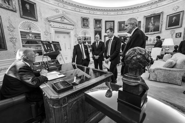 President Donald Trump makes an announcement on lowering drug prices President Donald Trump speaks with pharmaceutical representatives before a press conference announcing the lowering of drug prices in the Oval Office, Thursday, November 6, 2025., Credit:Abe McNatt Avalon Copyright: xAbexMcNattx xAvalonx 1051130117