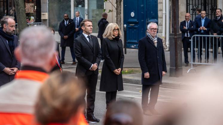 President Emmanuel Macron, Brigitte Macron, Philippe Duperron, president of the association 13ONZE15 during the tribute to the victims of the 13 November 2015 attacks in front of the Bataclan ten years after 13 November 2025 Charles Cohen Boyer Bestimage Tribute to the victims of the 13 November 2015 attacks in front of the Bataclan ten years after 13 November 2025 Paris France  Copyright: xCharlesxCohenxBoyer BestimagexCharlesxCohenxBoyer Bestimagex