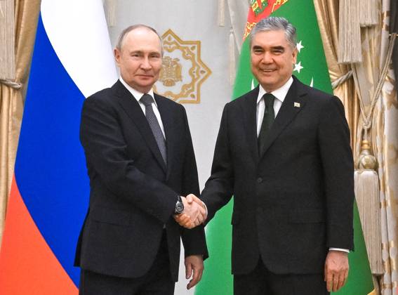 Turkmenistan Russia 9069804 12.12.2025 Russian President Vladimir Putin and Chairman of the People s Council of Turkmenistan (Khalk Maslahaty) Gurbanguly Berdimuhamedov shake hands as they pose for photos before a meeting in Ashgabat, Turkmenistan. Kristina Kormilitsyna Sputnik Ashgabad Turkmenistan  Copyright: xKristinaxKormilitsynax