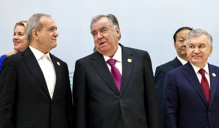 Turkmenistan Russia 9069949 12.12.2025 Iranian President Masoud Pezeshkian, Tajik President Emomali Rahmon and Uzbek President Shavkat Mirziyoyev attend a family photo opportunity before a plenary session of the International Forum dedicated to the International Year of Peace and Trust, the International Day of Neutrality, and the 30th anniversary of Turkmenistan s neutrality status, at the Congress Centre in Ashgabat, Turkmenistan. Alexander Kazakov Sputnik Ashgabat Turkmenistan Copyright: xAlexanderxKazakovx