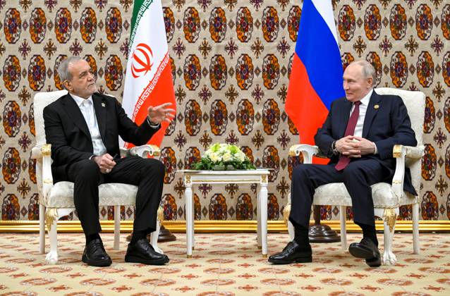 Turkmenistan Russia 9069958 12.12.2025 Iranian President Masoud Pezeshkian and Russian President Vladimir Putin attend a meeting in Ashgabat, Turkmenistan. Kristina Kormilitsyna Sputnik Ashgabat Turkmenistan Copyright: xKristinaxKormilitsynax