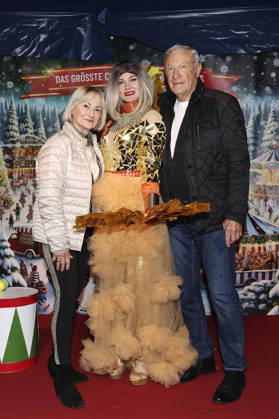 Eduard Geyer mit Ehefrau Angelika Geyer bei der Premiere des 28. Dresdner Weihnachts-Circus an der Washingtonstraße. Dresden, 12.12.2025