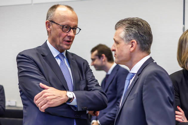 Fraktionssitzung CDU CSU Bundeskanzler Friedrich Merz (CDU) und Thorsten Frei (CDU), Kanzleramtsminister, bei einer Fraktionssitzung am 16.12.2025 in Berlin. Berlin Berlin Deutschland Bundestag