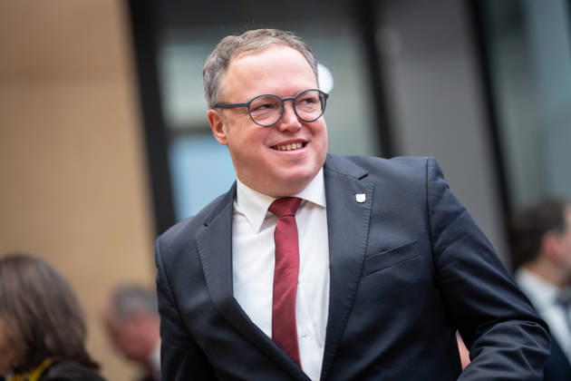 Mario Voigt, Ministerpräsident Thüringen (CDU), vor Beginn der Bundesratssitzung;1060. Sitzung des Bundesrates -, Berlin Berlin Deutschland Bundesratsgebäude