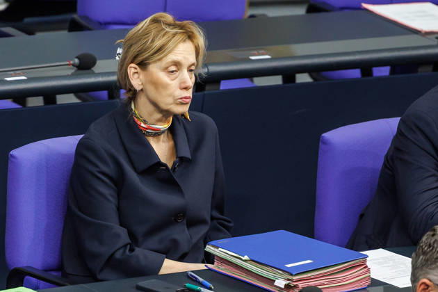 Bundestag Karin Prien (CDU), Bundesfamilienministerin, im Deutschen Bundestag am 15.01.2026 in Berlin. Berlin Berlin Deutschland Bundestag