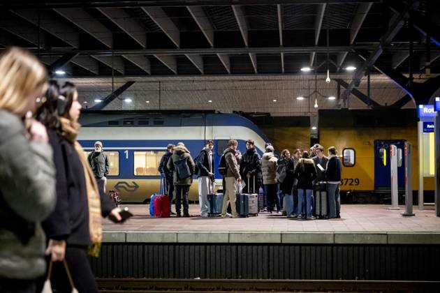 ROTTERDAM - Travelers at Rotterdam Central Station ROBIN UTRECHT ANP netherlands out - belgium out Copyright: xx x548684758x originalFilename: 548684758