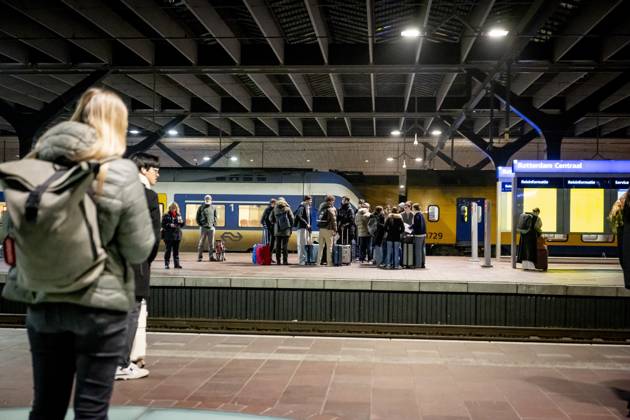 ROTTERDAM - Travelers at Rotterdam Central Station ROBIN UTRECHT ANP netherlands out - belgium out Copyright: xx x548684792x originalFilename: 548684792