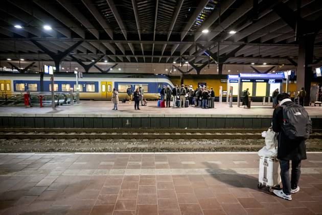 ROTTERDAM - Travelers at Rotterdam Central Station ROBIN UTRECHT ANP netherlands out - belgium out Copyright: xx x548684800x originalFilename: 548684800