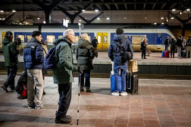 ROTTERDAM - Travelers at Rotterdam Central Station ROBIN UTRECHT ANP netherlands out - belgium out Copyright: xx x548684851x originalFilename: 548684851