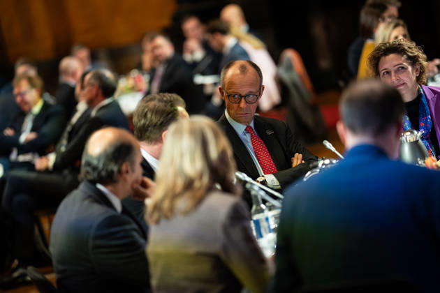 Bundeskanzler Friedrich Merz hält eine Rede im Hamburger Rathaus vor den Teilnehmern des Nordseegipfels, nach seiner Rede gemeinsam mit Teilnehmern;3rd North Sea Summit 2026 in Hamburg, Germany - 3. Nordseegipfel 2026 in Hamburg, Deutschland, Hamburg Hamburg Deutschland Rathaus, Townhall