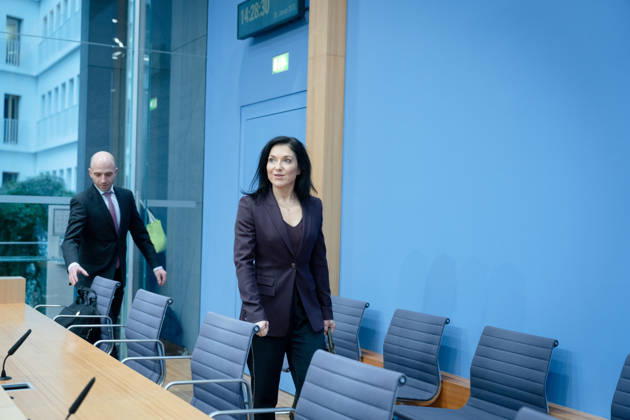 Bundespressekonferenz, Vorstellung, Jahreswirtschaftsbericht Bundespressekonferenz, Vorstellung, Jahreswirtschaftsbericht, 2026, Bundesregierung, Bundesministerin für Wirtschaft und Energie, Katherina Reiche, Benjamin Weigert, Abteilungsleiter Wirtschaft Berlin Berlin GER