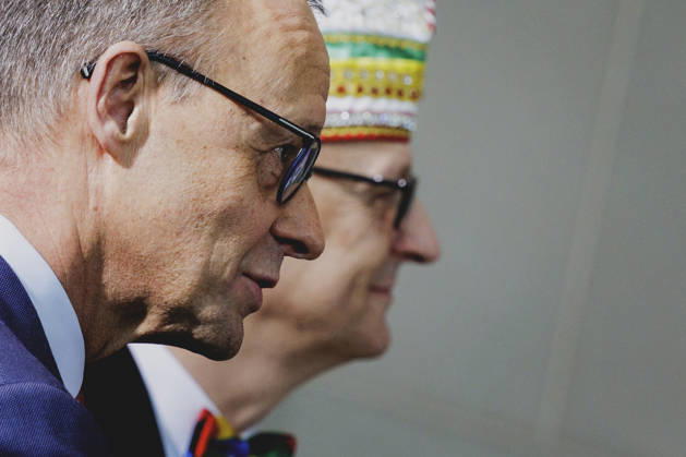 (L-R) Friedrich Merz (CDU), Bundeskanzler, und Klaus Ludwig Fess, Praesident des Bund Deutscher Karneval e.V., aufgenommen im Rahmen des traditionellen Karnevalempfangs im Bundeskanzleramt in Berlin, 03.02.2026. Berlin Deutschland Copyright: xFlorianxGaertnerx