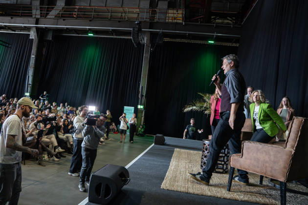Ehemaliger Bundeswirtschaftsminister Robert Habeck im Wahlkampf zur Landtagswahl;Wahlkampfveranstaltung der Grünen in Mainz Aufzeichnung Podcast Habeck live!, Mainz Rheinland-Pfalz Deutschland Halle 45 Eventlocation