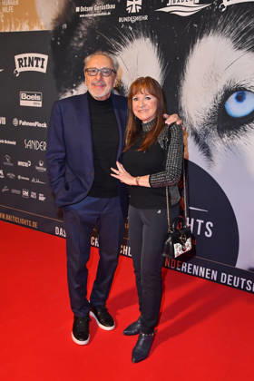 Wolfgang Stumph mit Ehefrau Christine Stumph beim BALTIC LIGHTS 2026 Charity Schilttenhunderennen in Heringsdorf auf Usedom am 07.03.2026