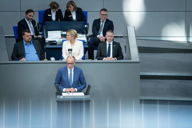 Deutscher Bundestag, 64. Plenarsitzung Deutscher Bundestag, 64. PBundeskanzler Friedrich Merz (CDU) bei seiner Regierungserklaerung zum Europaeischen Rat und dem Praesidium im Hintergrund, bei der 64. Sitzung des Deutschen Bundestag in Berlin, 18.03.2026l Berlin Berlin Deutschland