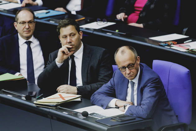 (R-L) Friedrich Merz (CDU), Bundeskanzler, Lars Klingbeil, Bundesminister der Finanzen, und Alexander Dobrindt (CSU), Bundesminister des Innern, aufgenommen im Rahmen der Debatte zur Regierungserklaerung im Deutschen Bundestag in Berlin, 18.03.2026. Berlin Deutschland Copyright: xFlorianxGaertnerx