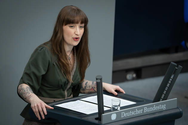 Deutscher Bundestag, 64. Plenarsitzung Heidi Reichinnek (Die Linke) im Portrait bei ihrer Rede zum Tagesordnungspunkt Regierungserklaerung zum Europaeischen Rat bei der 64. Sitzung des Deutschen Bundestag in Berlin, 18.03.2026 Berlin Berlin Deutschland