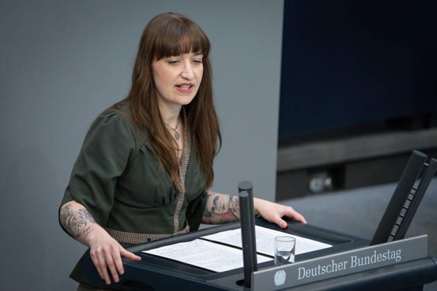 Deutscher Bundestag, 64. Plenarsitzung Heidi Reichinnek (Die Linke) im Portrait bei ihrer Rede zum Tagesordnungspunkt Regierungserklaerung zum Europaeischen Rat bei der 64. Sitzung des Deutschen Bundestag in Berlin, 18.03.2026 Berlin Berlin Deutschland