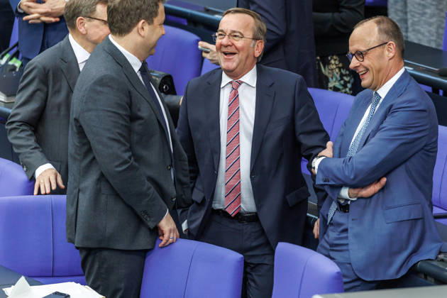 Bundestag Lars Klingbeil (SPD), Bundesfinanzminister, Boris Pistorius (SPD), Bundesminister der Verteidigung und Bundeskanzler Friedrich Merz (CDU), im Deutschen Bundestag am 18.03.26 in Berlin. Berlin Berlin Deutschland Bundestag