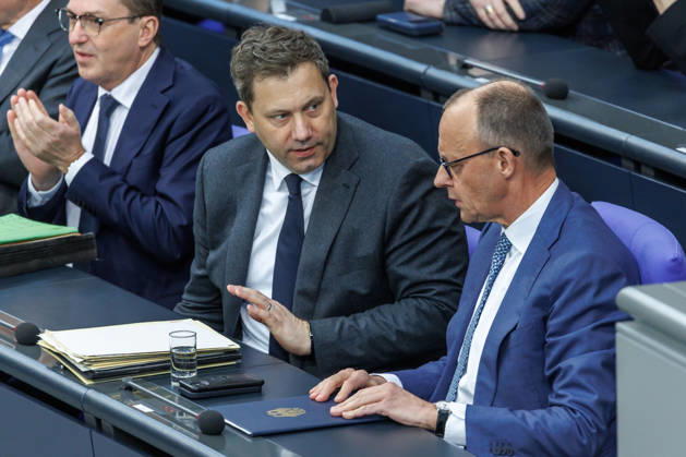 Bundestag Lars Klingbeil (SPD), Bundesfinanzminister und Bundeskanzler Friedrich Merz (CDU) im Deutschen Bundestag am 18.03.26 in Berlin. Berlin Berlin Deutschland Bundestag