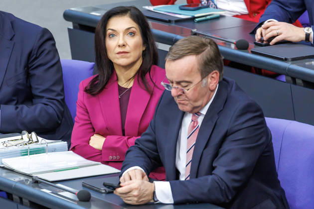 Bundestag Katherina Reiche (CDU), Bundesministerin fuer Wirtschaft und Energie, und Boris Pistorius (SPD), Bundesminister der Verteidigung, im Deutschen Bundestag am 18.03.26 in Berlin. Berlin Berlin Deutschland Bundestag