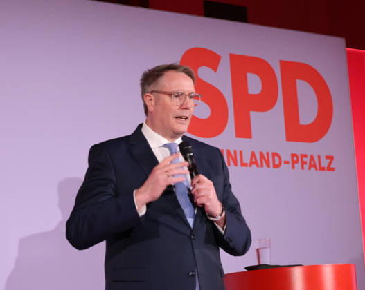 Ministerpraesident Alexander Schweitzer SPD 18.03.2026, Germany, Rheinland-Pfalz, Hoehr-Grenzhausen,Westerwald, SPD Wahlkampf, Alexander Schweitzer, Wahlkampfmittel, Bühne, Endspurt Hoehr Grenzhausen Rheinland Pfalz Germany