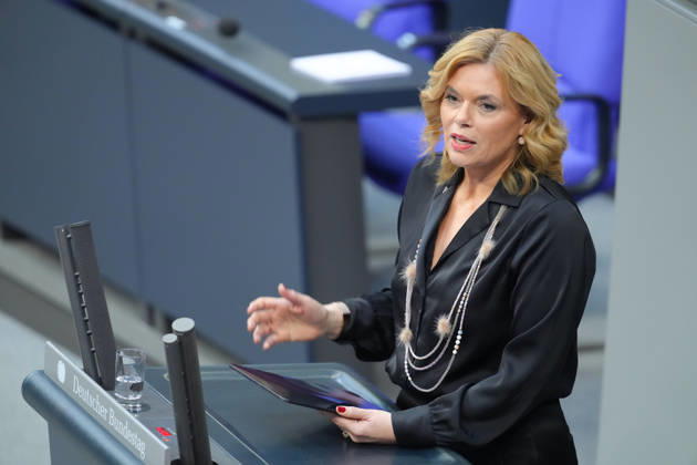 Deutscher Bundestag, 67. Plenarsitzung Julia Kloeckner (CDU) die Bundestagspraesidentin im Portrait mit Gestik spricht sie als Agbeordnete in der aktuellen Stunde zur GEwalt gegen Frauen und Maedchen bei der 67. Sitzung des Deutschen Bundestag in Berlin, 25.03.2026 Berlin Berlin Deutschland