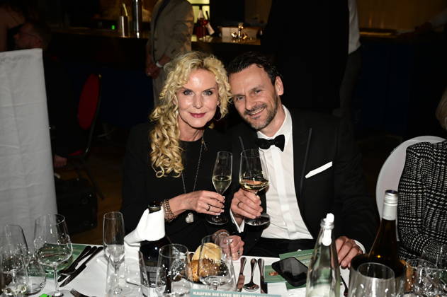 Victoria Herrmann mit Ehemann David Böthig bei der 9. Windflüchter Charity Gala 2026 zu Gunsten der Stiftung Betroffen˜ im Störtebeker Brauquartier. Stralsund, 28.03.2026 Copyright: xMatthiasxWehnertx